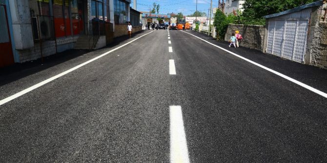 Tuşba Belediyesi Asfalt Sezonunu Açtı
