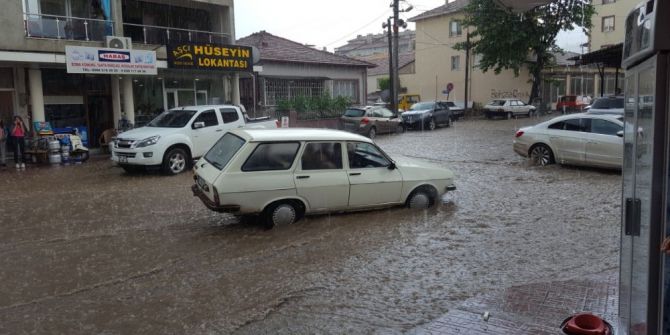 Caddeler Göle Döndü