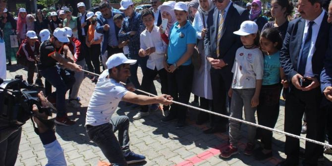 Kovancılar’da Çocuk Oyunları Olimpiyatları Renkli Görüntüler Oluşturdu
