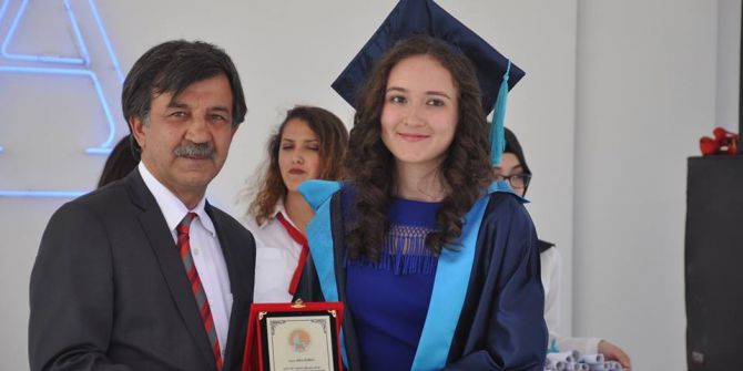 Cemal Mümtaz Sosyal Bilimler Lisesi’nde Mezuniyet Sevinci