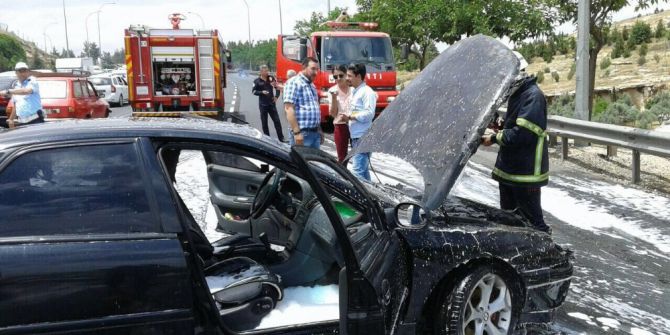 Seyir Halindeki Otomobil Alev Aldı
