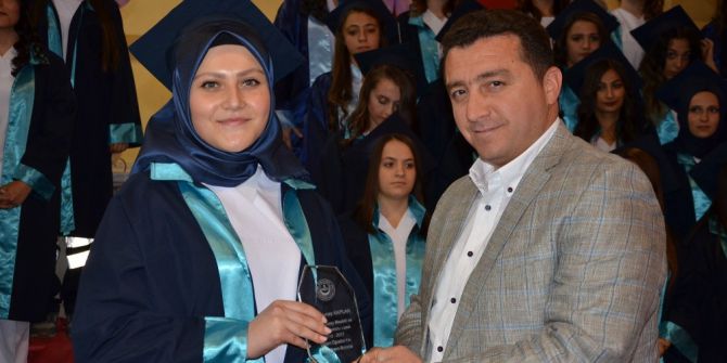 Geleceğin Sağlıkçıları Diplomalarını Aldı