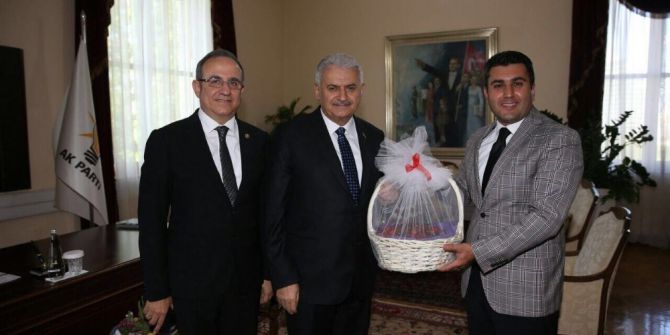 Başkan Uğurlu’dan Başbakan Yıldırım’a Kiraz Hediyesi