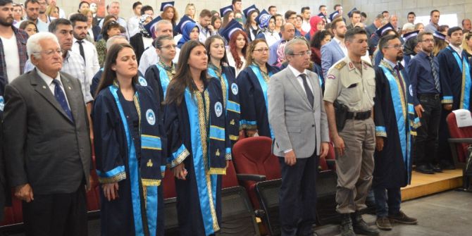 Dereceye Giren Üniversite Öğrencilerine Plaket