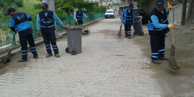 İzmit’te Temizlik Çalışmaları Sürüyor
