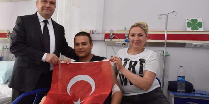 Ak Parti’li Mersinli Hastanedeki Askerleri Ziyaret Etti