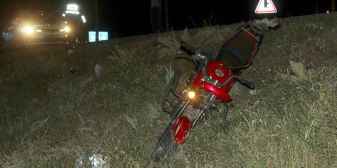 Otomobil Motosiklete Çarpıp Kaçtı: 1 Ölü