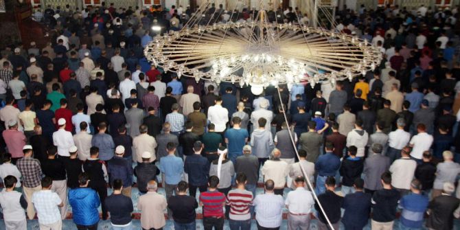 İlk Teravih Namazında Camiler Doldu, Taştı