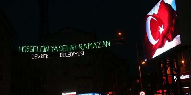 Devrek Belediyesi Işıklı Mahyalarla Şehri Süslemeye Başladı