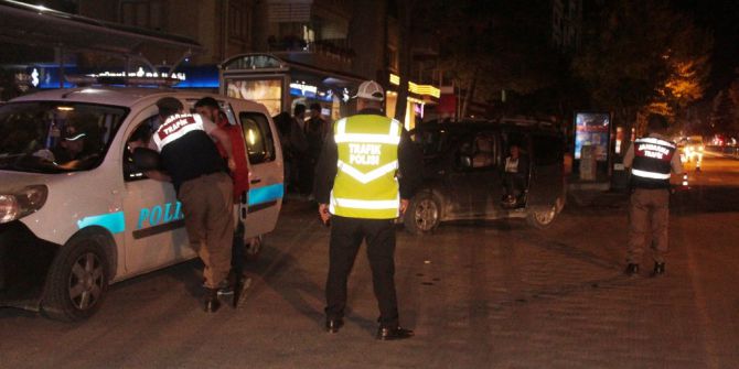 Niğde’de Jandarma Ve Polisten Gece Yarısı Uygulaması