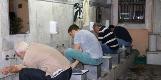 İzmir’de İlk Teravih Namazı Kılındı