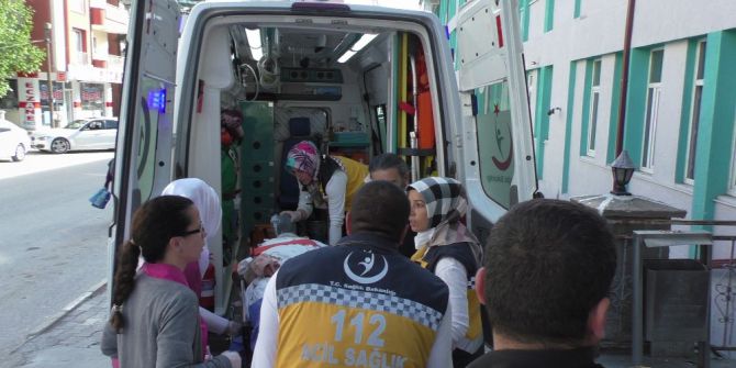 Kavşakta Otomobille Çarpışan Cip Takla Attı: 1 Ölü, 2 Yaralı