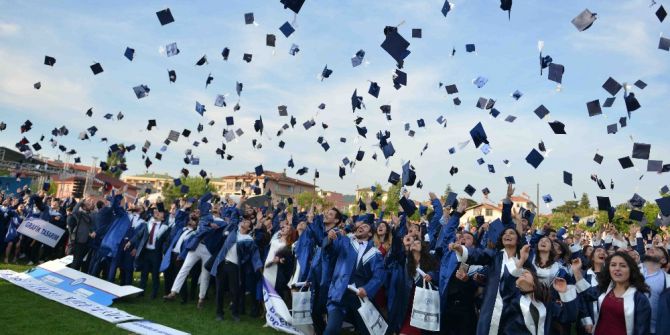 Bartın Üniversitesi 9’uncu Mezunlarını Verdi