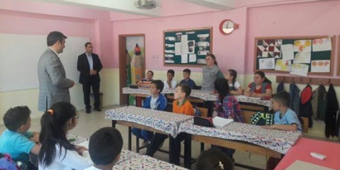 Öğrenciler Başkan Yemenici’yi Terletti