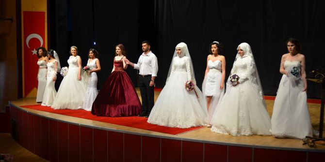 Üniversite Öğrencilerinin "El Emeği, Göz Nuru" Defilesi