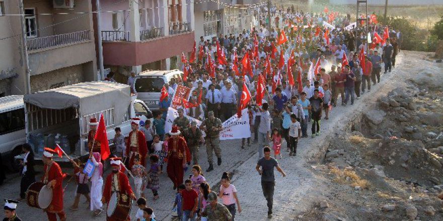 Güçlükonak’ta Mehter Marşlı Demokrasi Yürüyüşü