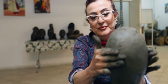 Yenimahalleli Kadınlar Eşlerinin Heykellerini Yapıyor