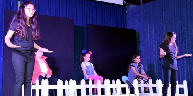 Aliağa’da Çocukların Tiyatro Keyfi