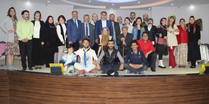 Öğretmenler Tiyatro Oyunuyla Kadın-erkek Eşitliğini Anlattı