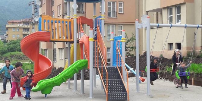 Başkan Yiğit’ten Çocuklara Karne Hediyesi