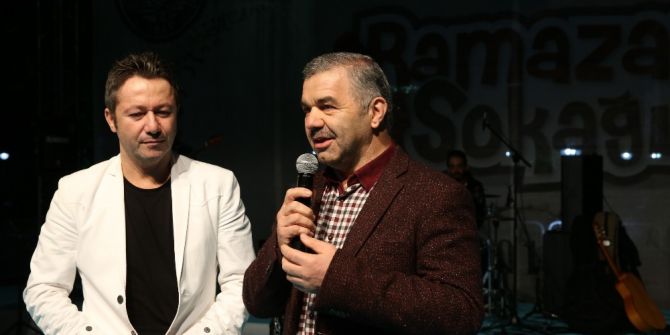 Başkan Çelik Ramazan Sokağı’nın İlk Gününde Vatandaşlarla Bir Araya Geldi