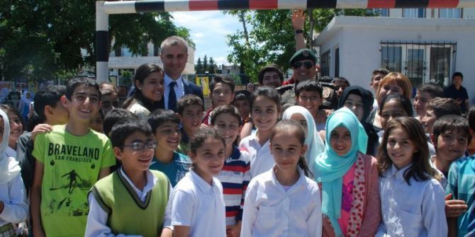 Öğrenciler Resim Sergisi Ve Kermes Açtı