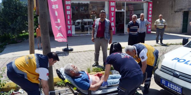 Kozan’da Yolda Yürüyen Vatandaş Bıçaklandı