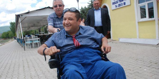 Engelli Vatandaşın Akülü Tekerlekli Sandalye Sevinci