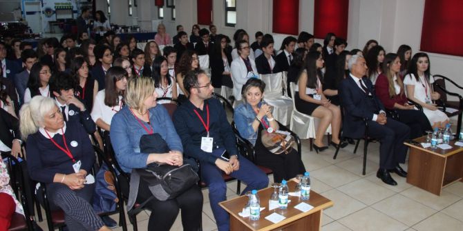 Öğrencilerden Bm Ayarında 1. Genç Delegeler Konferansı