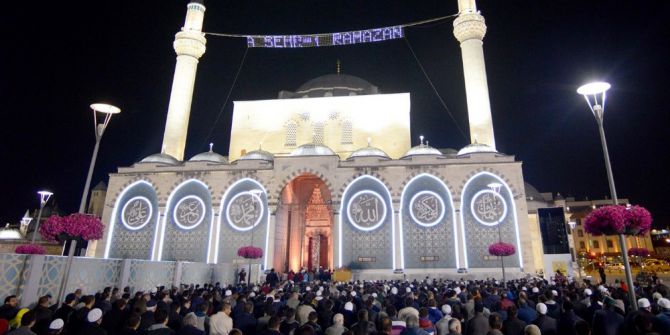 Konya’da Ramazan Coşkusu İlk Teravihle Başladı