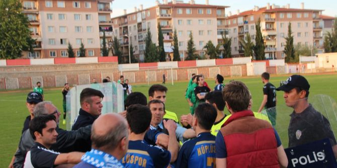 90+4’te Gol Olunca Saha İçi Bir Anda Karıştı