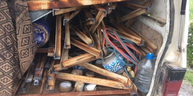 Mermer Ocağındaki Demir Elektrik Direklerini Kesen 2 Kişi Suçüstü Yakalandı