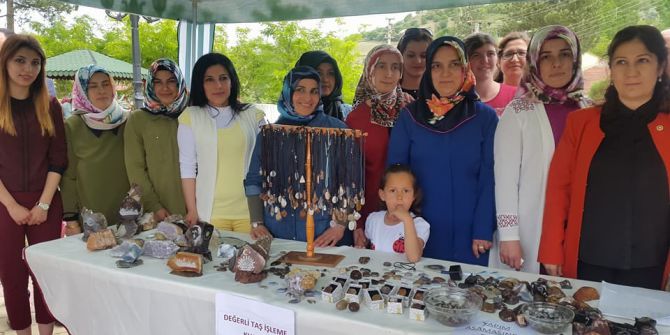 Mecitözü’nde El Emeği Göz Nuru Eserler Görücüye Çıktı