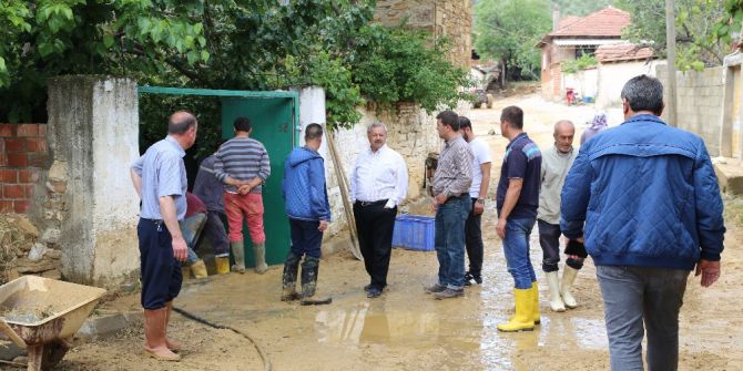 Sel Basan Yunuslar Mahallesi’ne Burhaniye Belediyesi’nden Destek