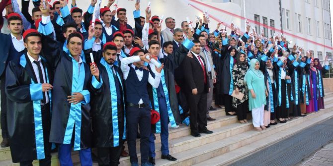 Kahta Ebu Sadık Anadolu Lisesinde Mezuniyet Töreni