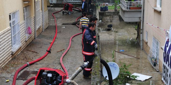 Başkent’te Ev Ve İş Yerlerini Su Bastı