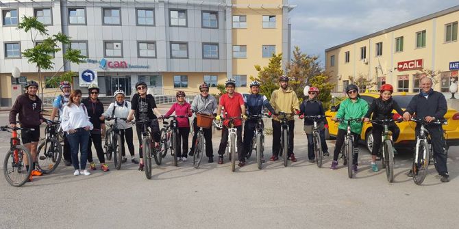 Bisikletçiler Biga Nilüfer Gölüne Tur Düzenledi