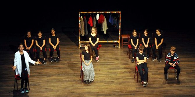 Aydınlı Minikler “Ah Şu Gençler”i Sahnelendi