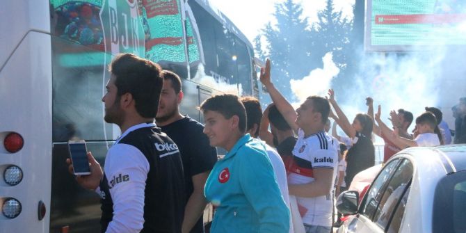 Beşiktaş Gaziantep’te Şampiyon Sloganıyla Karşılandı