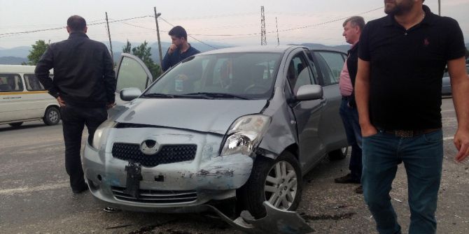 Bilecik’te İki Otomobil Çarpıştı: 3 Yaralı