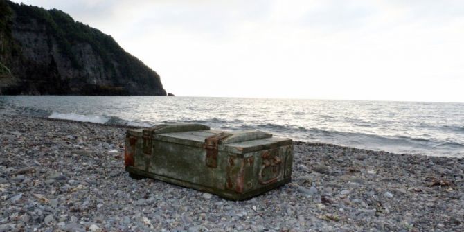 İçinde 20 Adet El Bombası Bulunan Sandık Karadeniz’de Kıyıya Vurdu