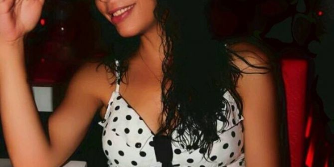 Ticari Taksiden Fırlayan Genç Kadın Hastanede Hayatını Kaybetti