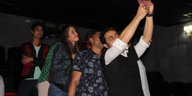 Korku Filminin Başrol Oyuncusu Bir Anda Film Oynatılan Salona Girerek, Seyircileri Korkuttu