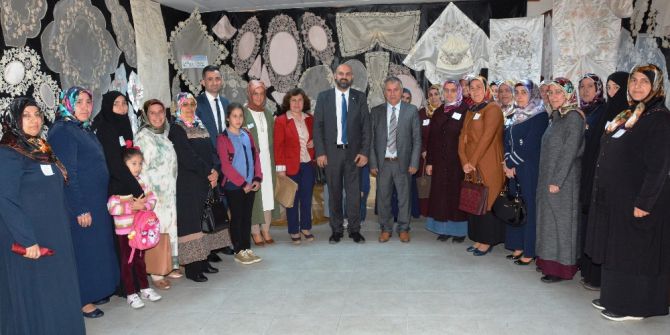 İzmek’te Yıl Sonu Sergi Ve Belge Heyecanı