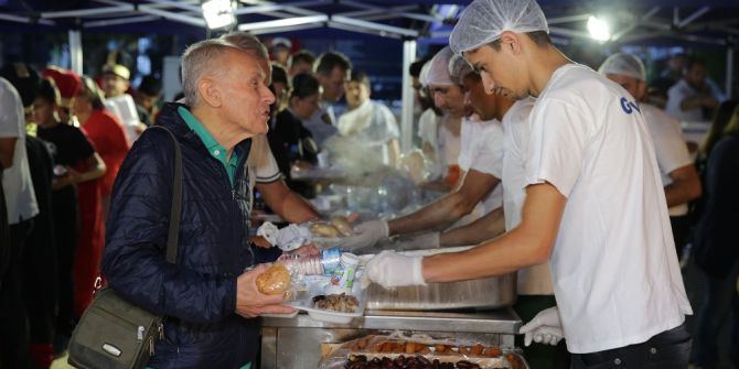 Antalyalılar İftarı Büyükşehir Sofrasında Açtı