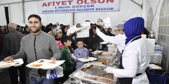 Ankara Büyükşehir Belediyesinin, Binleri Buluşturan İftar Sofraları