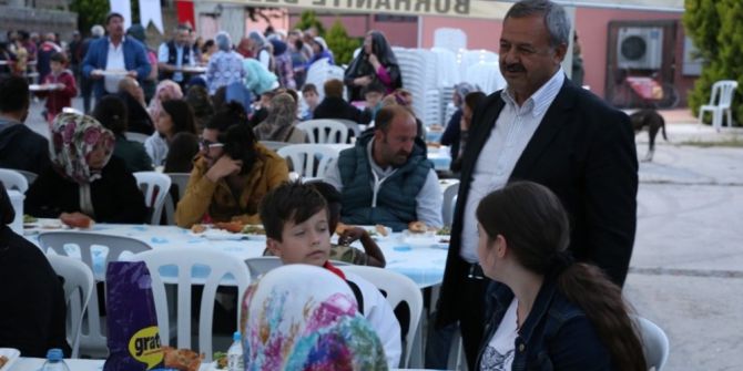 Başkan Uysal, İlk İftarda Vatandaşlarla Bir Araya Geldi