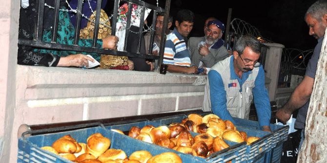 Akçakale’de Mültecilere Ramazan’da Ücretsiz Ekmek Dağıtılacak