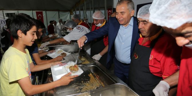 Denizli’de Kurulan İlk İftara Yoğun Katılım