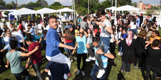 Üniversite Adayları Lys Öncesi Moral Depoladı